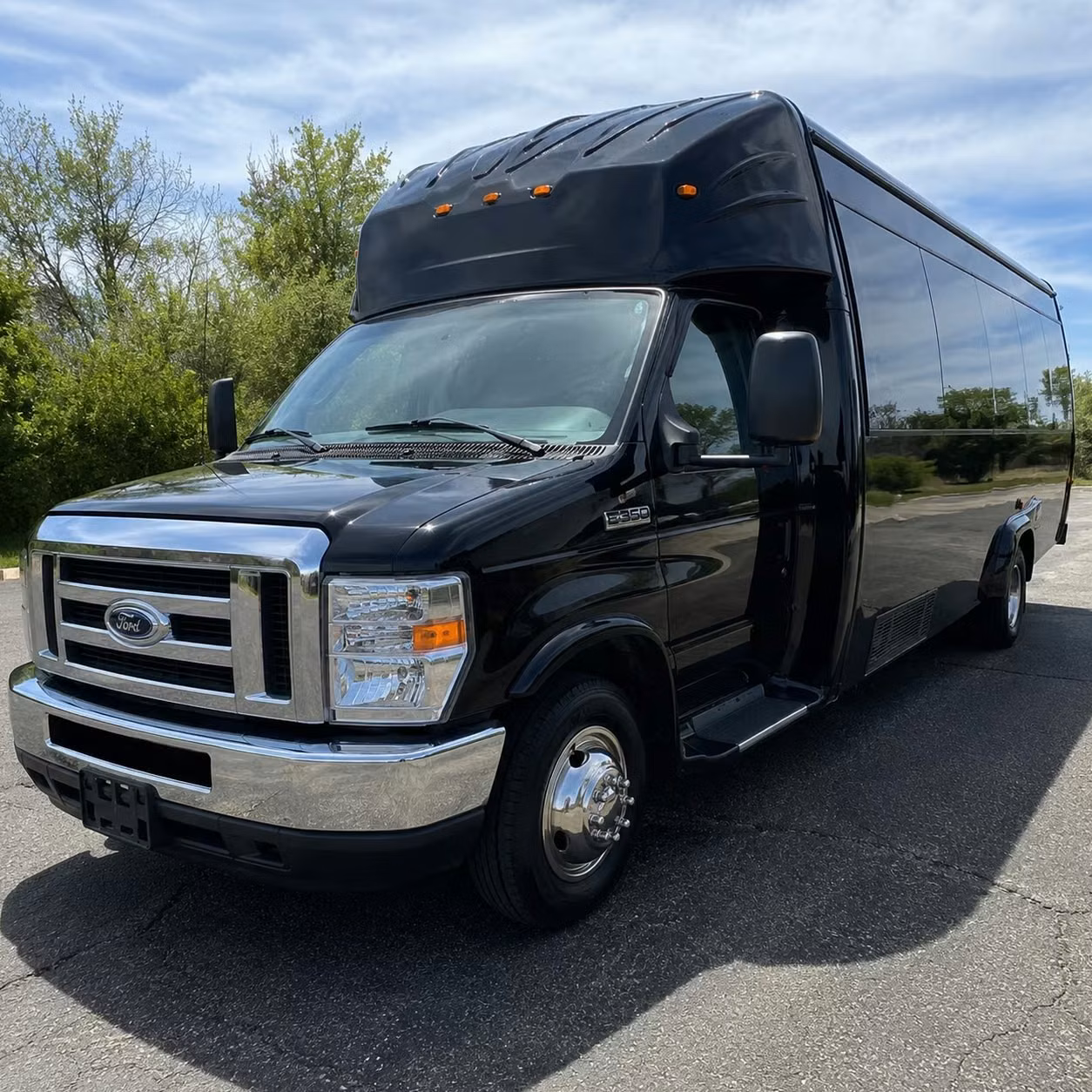 beaumont party bus rentals for outdoor amphitheater concert nights
